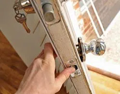 Golden Locksmith Services Crosby, TX 281-720-7504 - 7-Lock-Changing